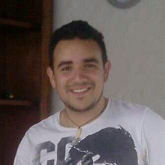 Amante de sonrreirle a la vida, ser feliz, tomarse unos buenos tragos con el rock. Si la vida te da la espalda pues cogele el culo