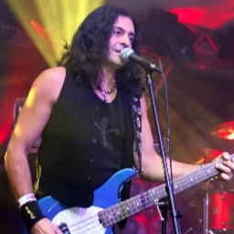 I play bass with @LastInLine, previously w/ Ozzy, Billy Idol, Vince Neil, @Hallyday_Johnny, John Waite. Solo artist and ex-Grammy VP. Economics & Phys/Chem grad