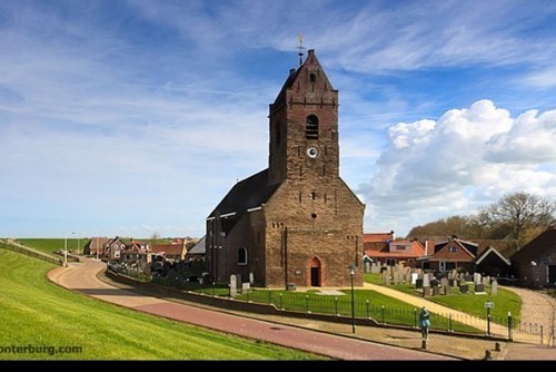 Wierum - Dêr't de dyk it lân omklammet.
Voor de mooiste foto's van Wierum, activiteiten en meer!