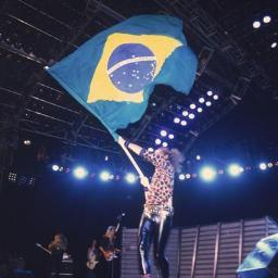 Rock Live BR: Canal independente sobre as novidades do mundo rock. Bandas independentes, me sigam e mandem um tweet, que ajudo a divulgar o som!