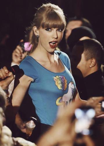 I'm a boy swiftie,follow me xx