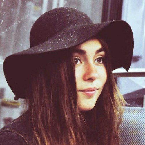 zoeviard's profile picture. 