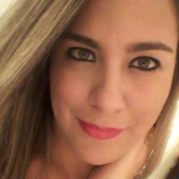 Tenho fé em Deus e no amor. Ando, tropeço, caio e ñ desisto de lutar pelo q acredito. A vida é um dom.. viver, uma arte! E felicidade é para os que sabem amar..