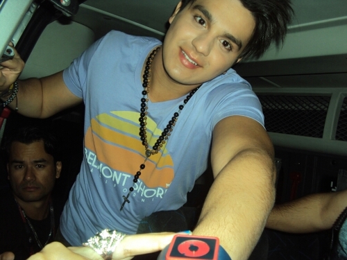 FC Amor Sobrenatural • Since: 03/03/09 às 17:38 - Luan seguiu: __/__/__  16/10/12 LS respondeu ! 22/03/12 Ganhei o CAMARIM ! 23/10/12 o primeiro abraço e foto !