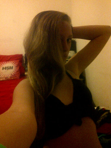 jessebel09's profile picture. haha gona mis my fwnd when he go's to England