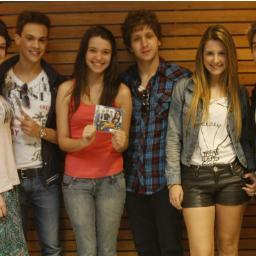 Dedicado pra linda da @mary_lessa e pra todos de #JulieEOsFantasmas Desde 09/10/11 Oficializado pela @mary_lessa @milenamartines @marcelopferrari @Vini_Mazzola
