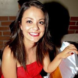 Periodista / Producción de Medios, amante de la poesía.