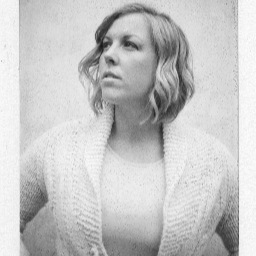 Lover of all things bite-sized, old wallpaper, human pyramids and colorful socks. I like making films, taking pictures and reading trashy celebrity blogs.