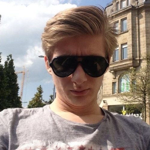 Paul, Paris, 22