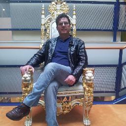 Trotse vader, levensgenieter, motorrijder.