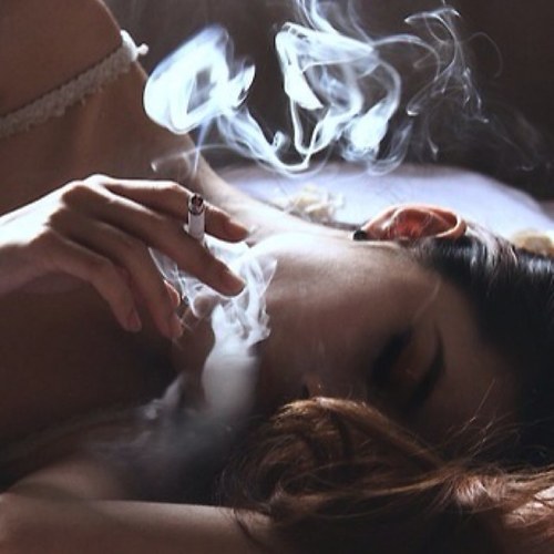 This feeling when u sitting in the dark and the only thing u want is fall asleepforever