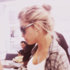 ``E a cada sorriso meu, o motivo é você @lua_blanco ღ ღ ``