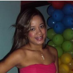 #A menina que já criticou mas também já foi criticada... #A menina que cresceu a pensar que o mundo era uma maravilha,mas que até hoje ainda não compreendeu...