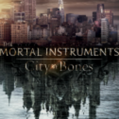 Tweeting information about the London Summer signing on 4th July and City of Bones premier. Plus more dates and news
from the best-selling author.