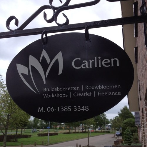 bloemen bestellen kan altijd bruidsbloemen of rouwbloemen of een kleinbloemstukje alles is mogelijk. ben altijd bereikbaar  ☎️0613853348 Meerkoet 12