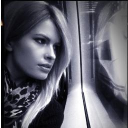 Un feleciano de la vida!!! deseando ver algun día ha Adriana Abenia. LA AMO.