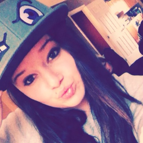 follow i follow back 3 kik:victorianurphy55
my names Victoria im 15. i play xbox..