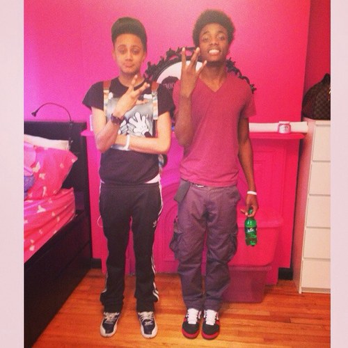 Follow me in instagram @Y0SHIIEYES  GAY ISNT EVEN THE WORD SINGLE .