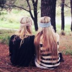 Esmeraldarublog's profile picture. Estudiantes de derecho y fashion bloggers. /Colaboradoras en LRG Magazine