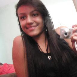sou legal gosto de brincar gosto de td um pouco ,, n suporto gente falsa sou carinhosa um pouco romantica e curto projota;dalsin;matheus dutra e etc tenho sdd !