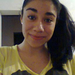 13 anos , leonina , Corintiana roxa , Luaneete , chata , boba , ciumenta , divertida , alegre .. Prazeer , eeu ((: