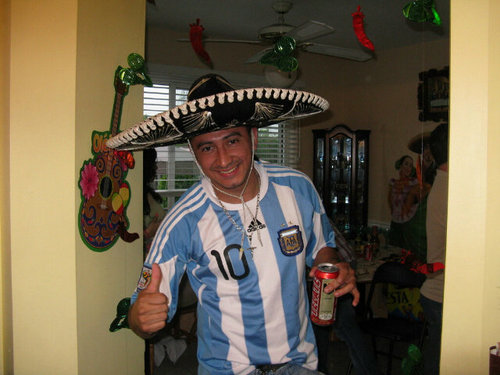 FAN OF REAL MADRID 
          TORONTO BLUE JAYS 
        TORONTO MAPLE LEAFS
            TORONTO RAPTORS   
                 GO CANADA GO