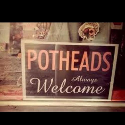 LiveLifeHighhh's profile picture. If youre here i hope youre S T O N E D