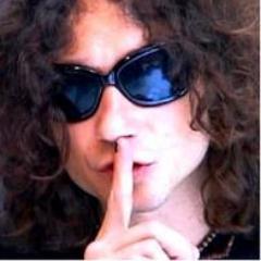 Vivimos en un mundo donde nos escondemos para hacer el amor. Mientras la violencia se practica a plena luz del dia