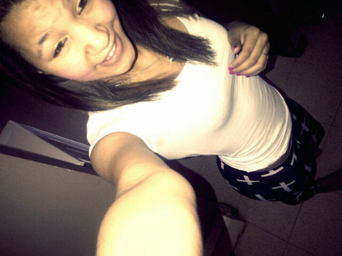 vivigirlxox's profile picture. Noone cares unless your pretty, or dying. 3