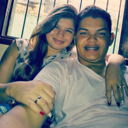 Difícil não é lutar por aquilo que se quer, e sim desistir daquilo que se mais ama. Viver a vida intensamente. Deus sz