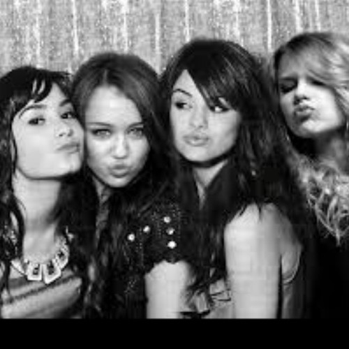 ro0re_ro's profile picture. 