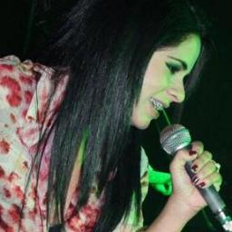 24 anos Cantora,compositora e dançarina!1º musica do CD que sai me breve http://t.co/n3kECS0H