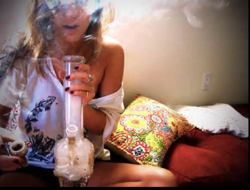 Best twitter for hottest stoner girls Submit Pictures: stonerhotties@gmail.com