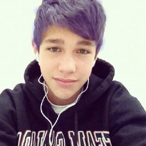 Heyo its Damien. I am currently enrolled in Seaside Academy. Music is my passion.
