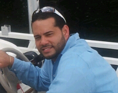 Un hombre apasionado por la VIDA. Decidido a hacer AMIGOS y tener buenas relaciones. AMIGO DE TODOS Y AVENTURERO. Conoceme y VERAS de lo q puedo se CAPAS. ;