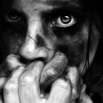 ‏اخُط لِـ عاشقٍ لا يبصرُ ، ولا يسمعَ
عفوا لا أقتبسُ جميع مـ أخطهُ مِلكٌ لِـ صفحاتِي .
    
         - كاتِبه مِن نوعٍ أخر.
