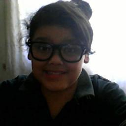 holiiii a todos soy valen me gusta mucho one direction!!3 los amo... amo cantar es mi sueño )?,seguime y yo te sigo  mi ask http://t.co/Jd8GFTzdJY :)