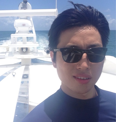 ryanyi_'s profile picture. A hornet in a beehive. now @ryanyi