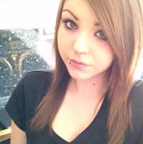 Likes: summer ~ ice cream ~ sleeping ~ dogs & snakes ~ Elyas M'Barek.                Dislikes: bitches ~ rain ~ spiders & cats