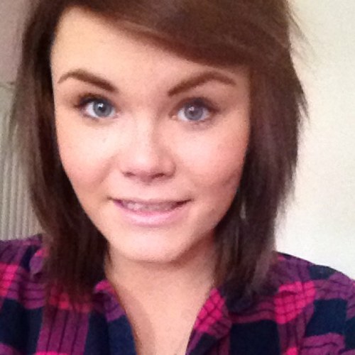 sophieenelson's profile picture. pugs not drugs ❤