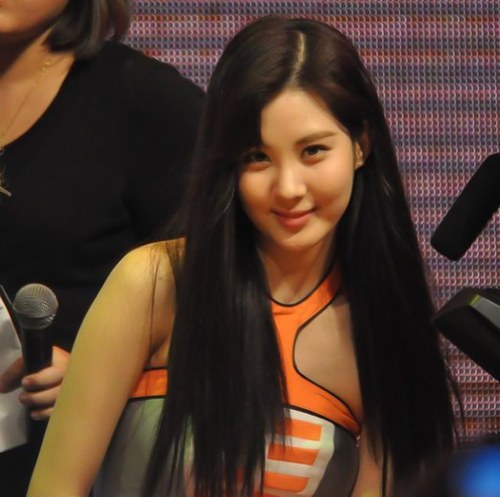 อันยอง ซอฮยอนมักเน่แสนสวยจากSNSD[BOT] ซอคุยไม่เก่งใครก็ได้มาช่วยสอนซอคุยหน่อยน่ะค่ะ พลีส!! ฟอลไม่ฟอลก็คุยได้ค่ะ ^.^! [IM BOT NOT REAL ]