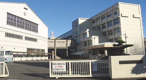 学校の情報を伝えています/学校の中の人がやっているものですから学校がやっている公式のアカウントではありません。