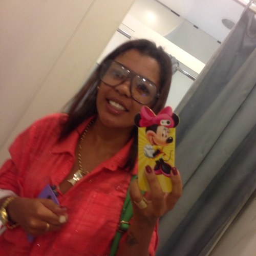 sou simpatica,extrovertida.....e se quiser saber mais e so me conhecer pessoalmente....bjos