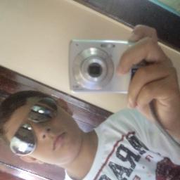 Amo futebol,pizza,strogonoff,praia,cinema,Teatro e the walking dead