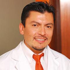 Cirujano plástico Universidad de Chile. Especialista en Cirugía Plástica y Medicina Estética. Director de Clínica @Auniamed.