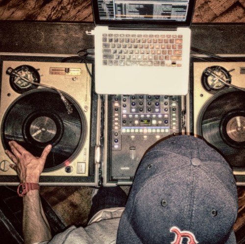Open format DJ // 1/2 of @TheBeatBoyzDJ on http://t.co/eJ7w7K5RYt // DJ & Founder of @MassRhythmEnt // Instagram: djbrogs // Graphic Designer