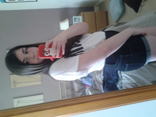 im a typical teen. Would like to be a fashion designer when im older... I love Justin bieber
