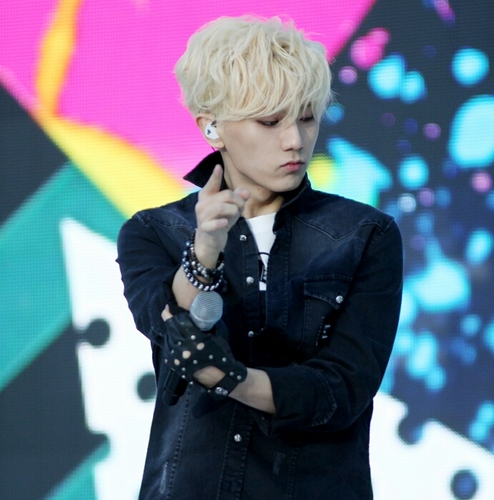 Angrybaby_JHS's profile picture. Don't be angry, baby(W.용구리)의 패러디 계정 장현승입니다./25천재싱어송라이터&프로듀서/12.03.28~13.06.09/(패계나 봇은 언팔시 블락해주세요)