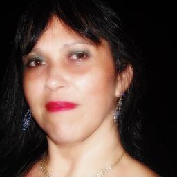 Eu sou uma mulher romântica e sonhadora
Luto para  vencer meus medos
Nunca desisto dos meus sonhos e vou até o fim.
Sou ALEGRE ,ADORO,DANÇAR ,E FAZER AMIGOS