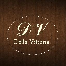 A Della Vittoria esta montando uma coleção de roupas e acessório, com o intuito de atender as necessidades de mulheres modernas e com bons gostos. Aguardem.